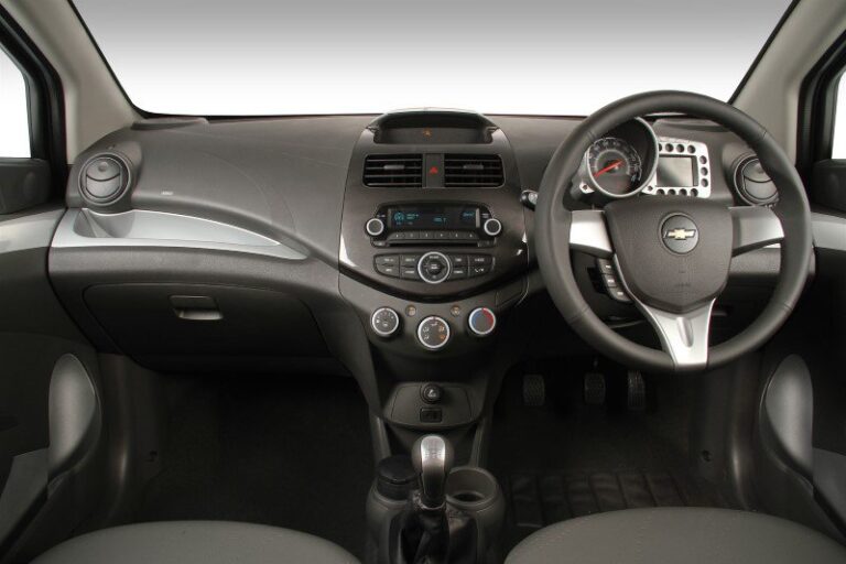 chevrolet-spark-white-10